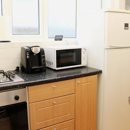 Large Garden Apartment On Golders Green High Road ลอนดอน ภายนอก รูปภาพ