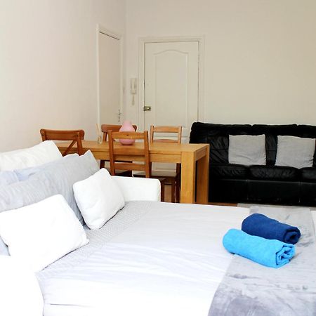 Large Garden Apartment On Golders Green High Road ลอนดอน ภายนอก รูปภาพ
